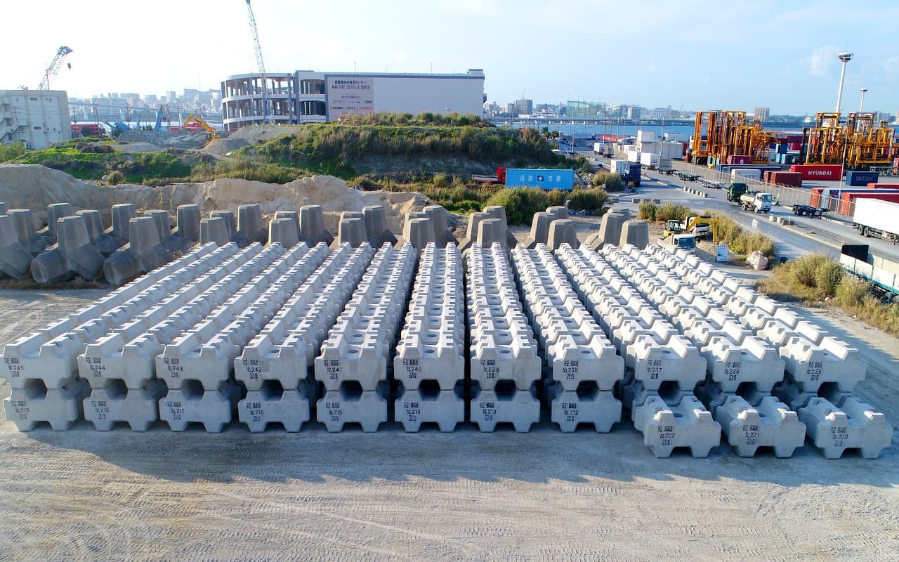 那覇港(浦添ふ頭地区)防波堤 (浦添第一)被覆ブロック工事